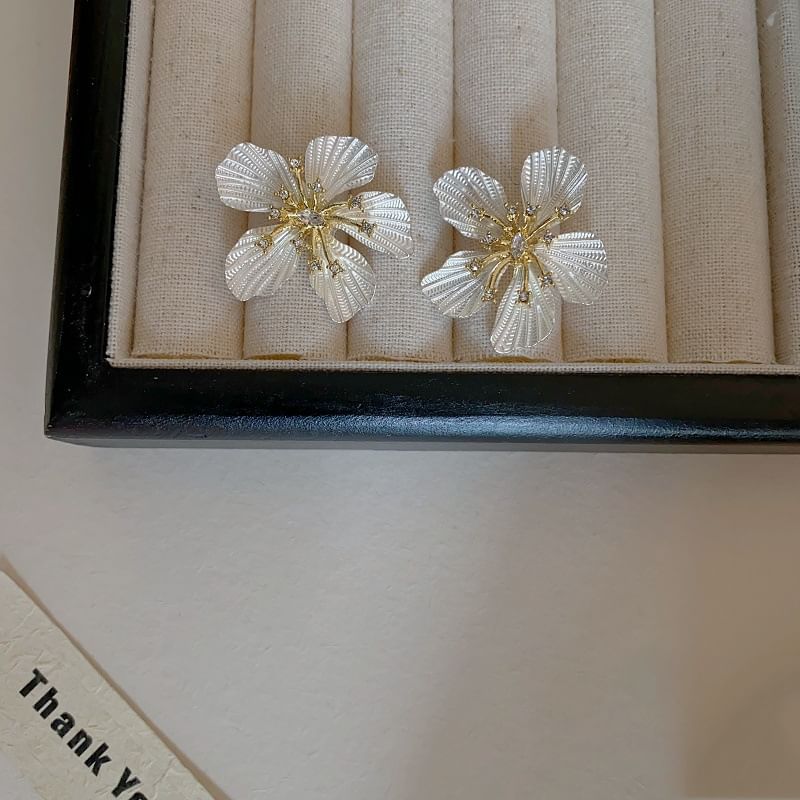 Statement Alloy Earring Floral