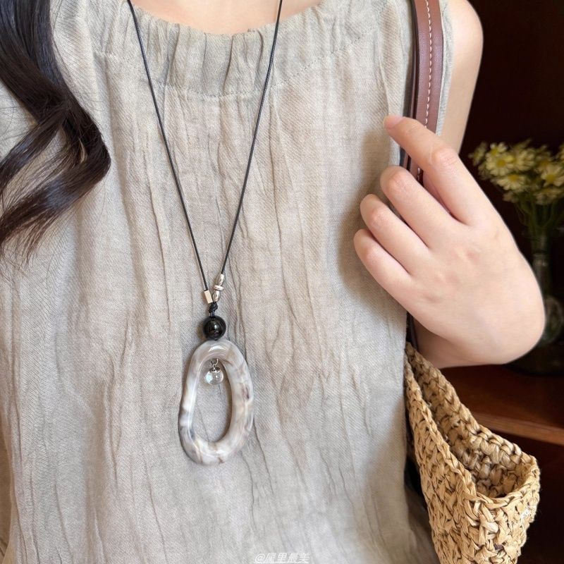 Hoop Irregular Pendant Resin Cord Necklace