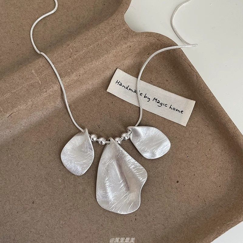 Necklace Petal Pendant Brushed Alloy