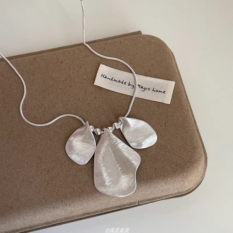 Necklace Petal Pendant Brushed Alloy