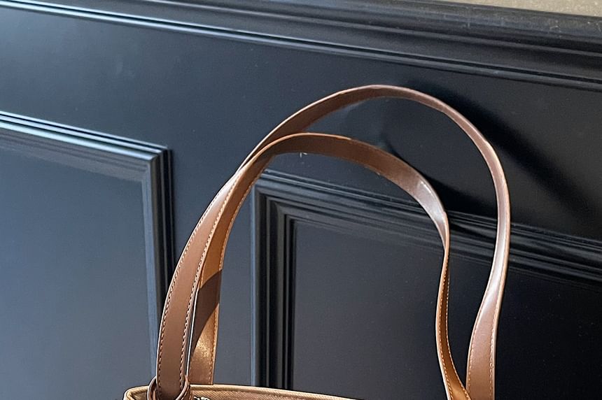 With Bag Pouch Belted Tote