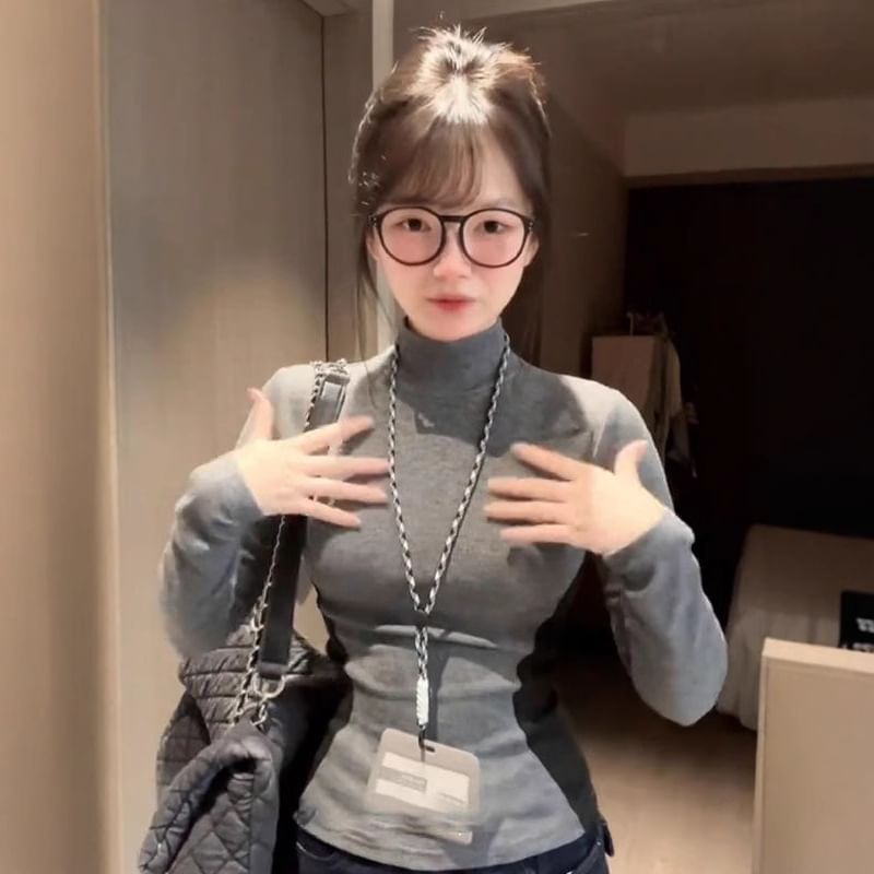 Two-Tone Mock Neck Long-Sleeved T-Shirt