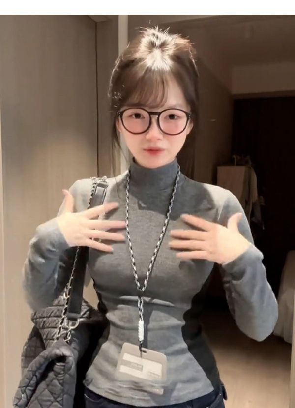 Two-Tone Mock Neck Long-Sleeved T-Shirt