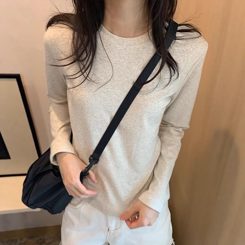 Plain Round Neck Long-Sleeved Tee
