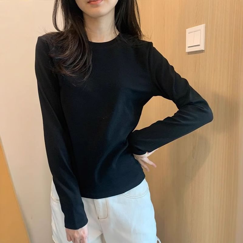 Plain Round Neck Long-Sleeved Tee