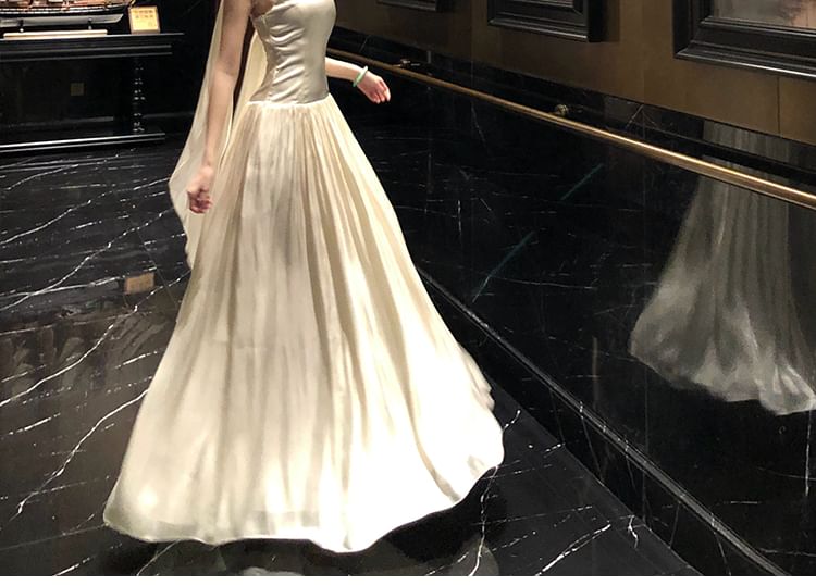 A-Line Evening Gown Neck Back Open Plain Halter