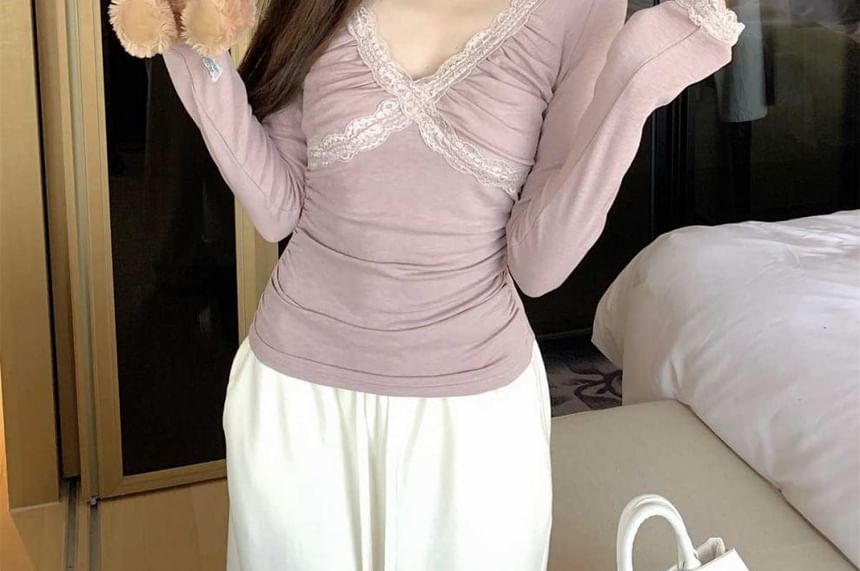 Lace Trim V-Neck Long Sleeve Ruched Tee