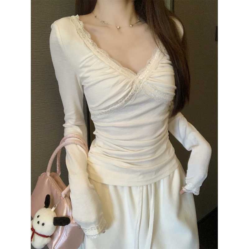 Lace Trim V-Neck Long Sleeve Ruched Tee