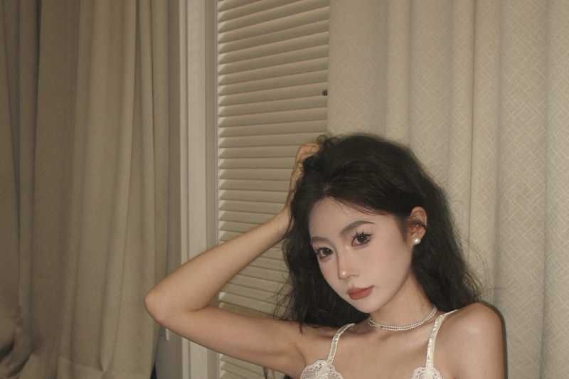Velvet V-Neck Lace Trim Crop Camisole