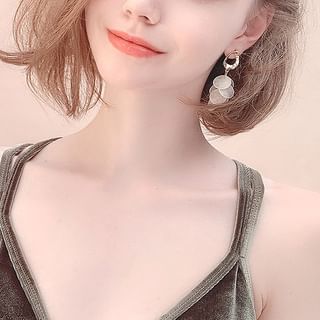 / Earring Drop On Disc Clip Shell