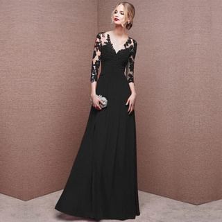 V-Neck 3/4-Sleeve Evening Sheath Gown Lace Floral