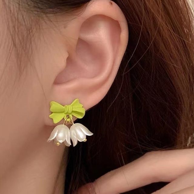 Floral On Stud Earring / Ear Clip