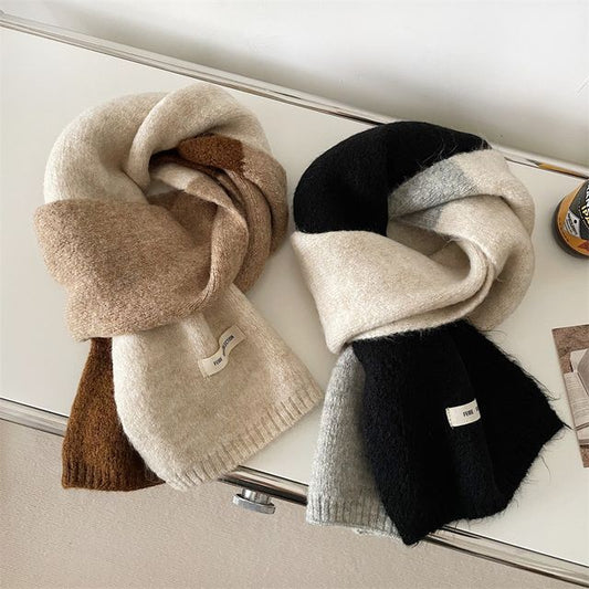 Lettering Block Scarf Applique Knit Color