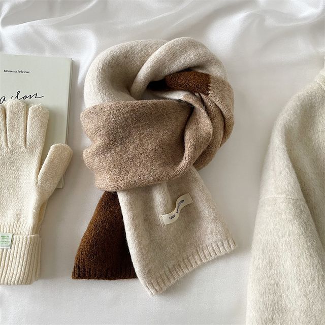 Lettering Block Scarf Applique Knit Color