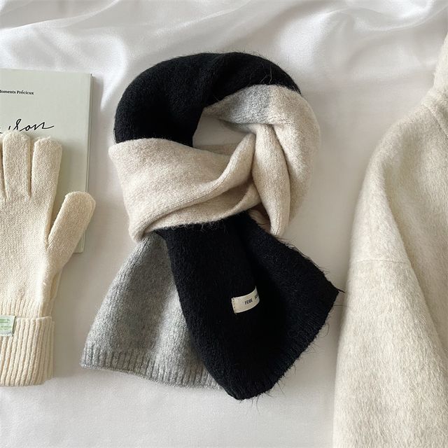 Lettering Block Scarf Applique Knit Color