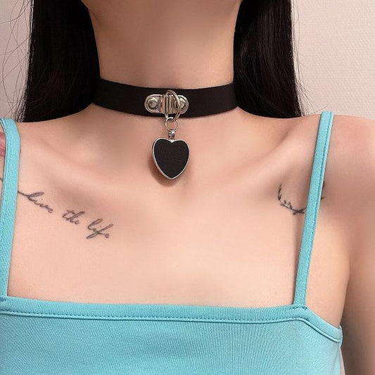 Pendant Choker Leather Faux Heart
