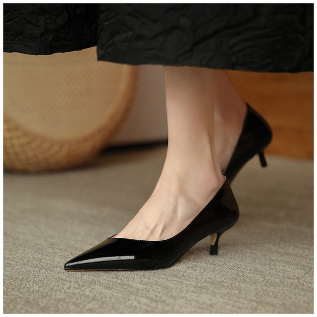 Patent Kitten Pointed Pumps Heel