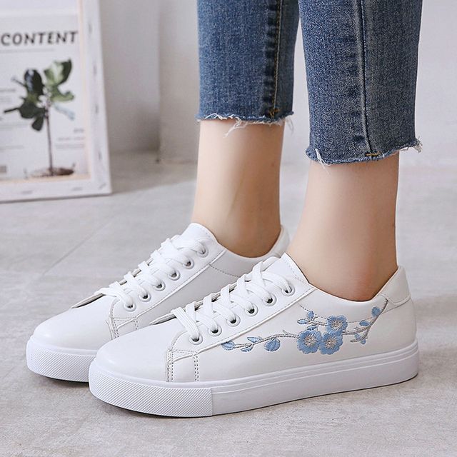 Sneakers Floral Embroidered Lace-Up