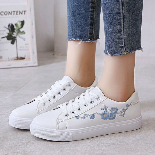 Sneakers Floral Embroidered Lace-Up