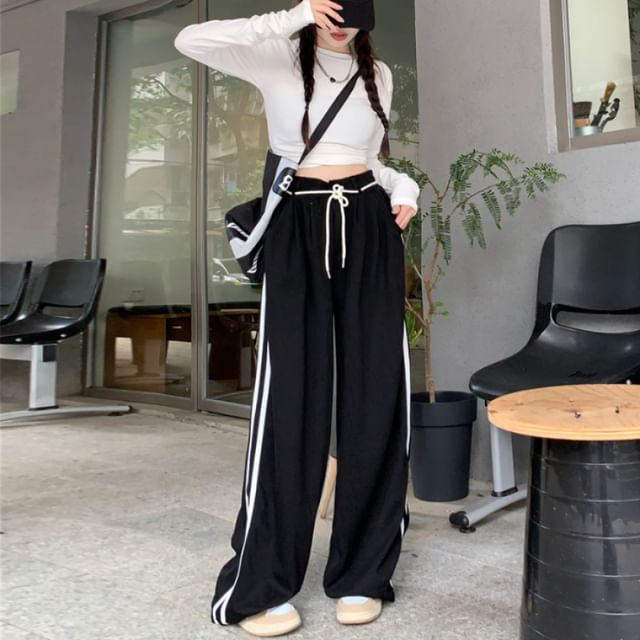 Drawstring Wide Long-Sleeve Neck Tee Cutout Waist Striped / Sweatpants Crop Plain Leg Round