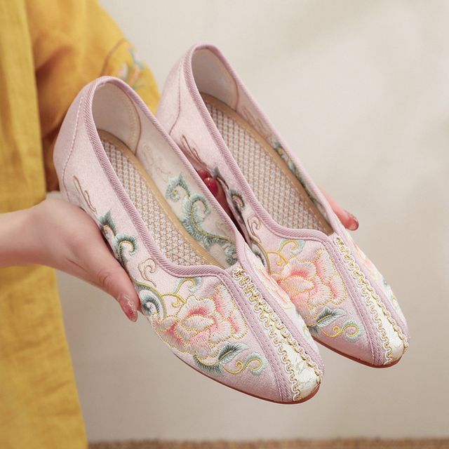 Embroidered Floral Satin Pumps