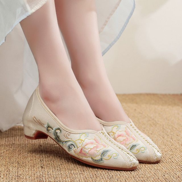 Embroidered Floral Satin Pumps