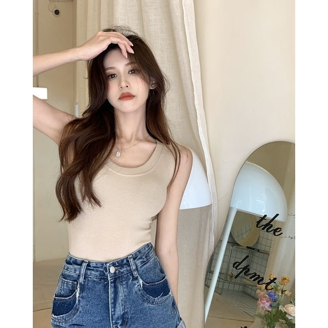 Top Scoop Tank Plain Neck