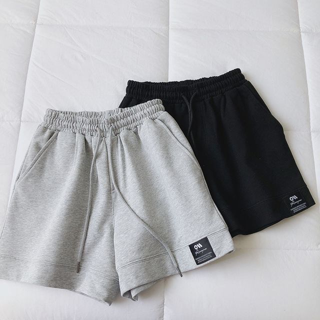 Plain Shorts Waist High Applique Label