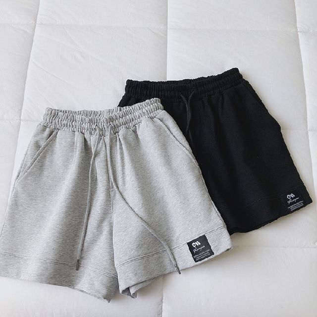 Plain Shorts Waist High Applique Label