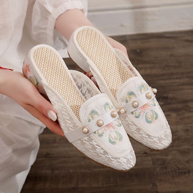 Pointed Mules Embroidered Chunky Heel Flower