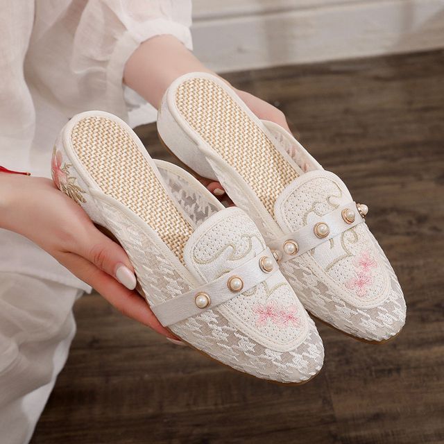 Pointed Mules Embroidered Chunky Heel Flower