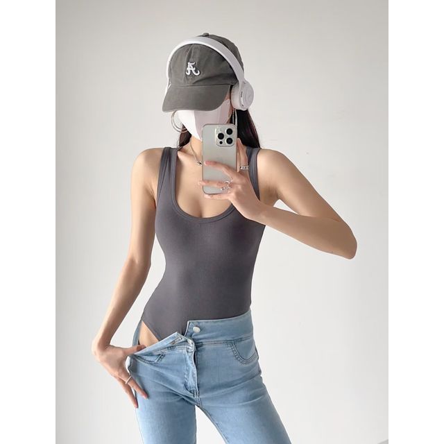 Top Sleeveless Neck Scoop Plain Bodysuit
