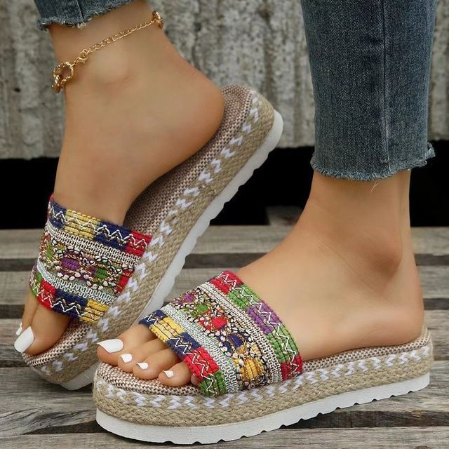 Patterned Platform Sandals Slide