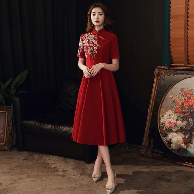 A-Line Flower Short-Sleeve Qipao Side-Slit / Embroidered