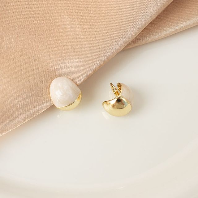 Ear Earring Bead Stud / Clip-On