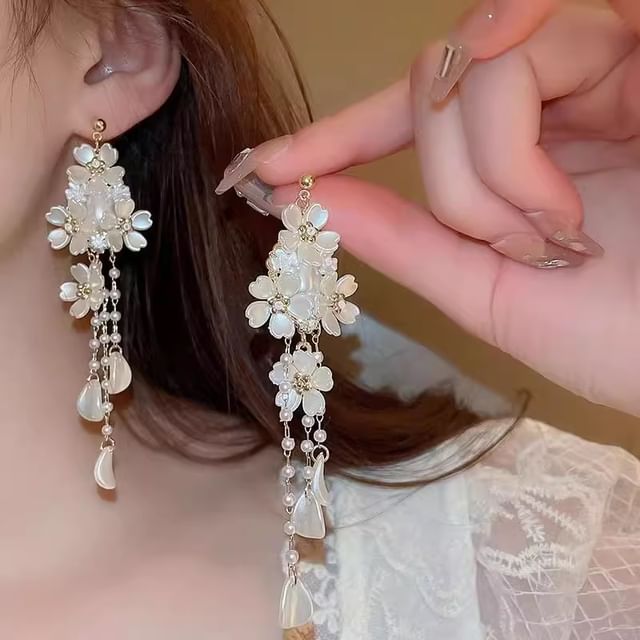Faux Chandelier Earring Pearl Floral Alloy