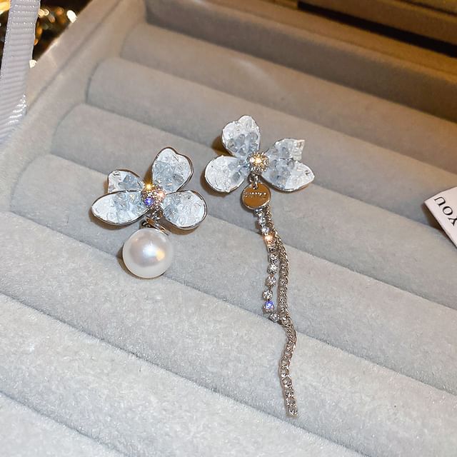 Designs) Earring Faux Bow / (Various Pearl Floral Alloy