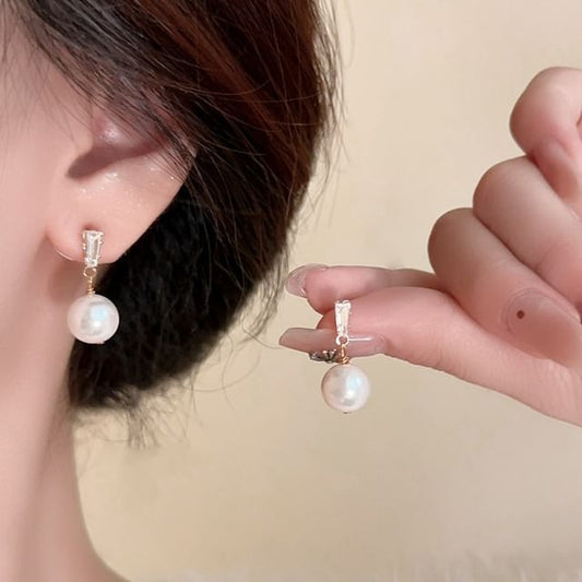 Clip-On Pearl Faux Drop Earring /