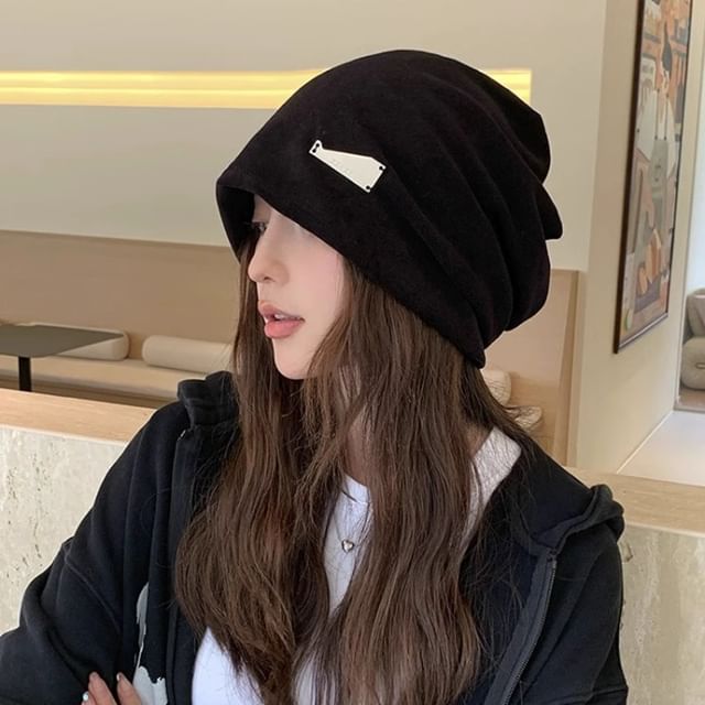 Slouchy Knit Beanie Plate Metal