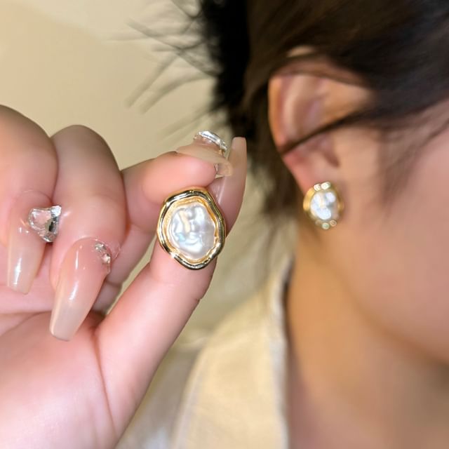Faux Ear Pearl Irregular Stud