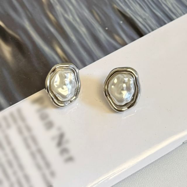 Faux Ear Pearl Irregular Stud