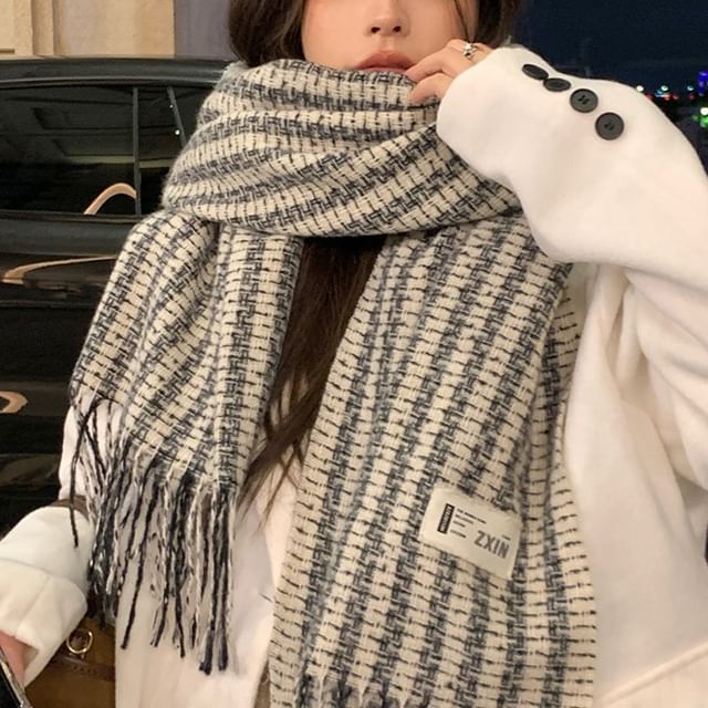 Applique Scarf Patterned Tasseled Label