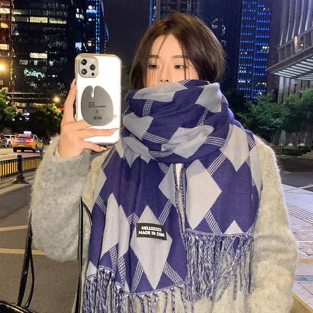 Tasseled Print Argyle Scarf