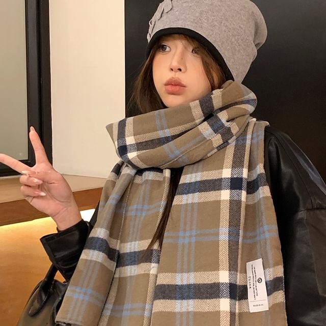 Tasseled Houndstooth Scarf