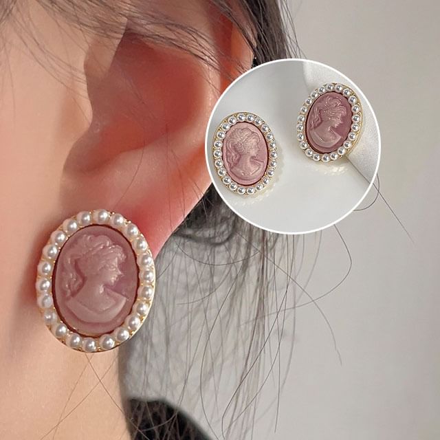 Clip-On Pearl Faux Face Earring