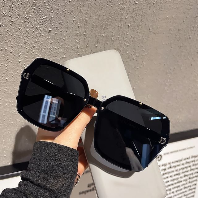 Oversized Sunglasses Frame