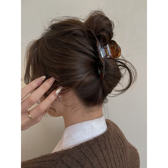 Hair Lettering Claw Acrylic