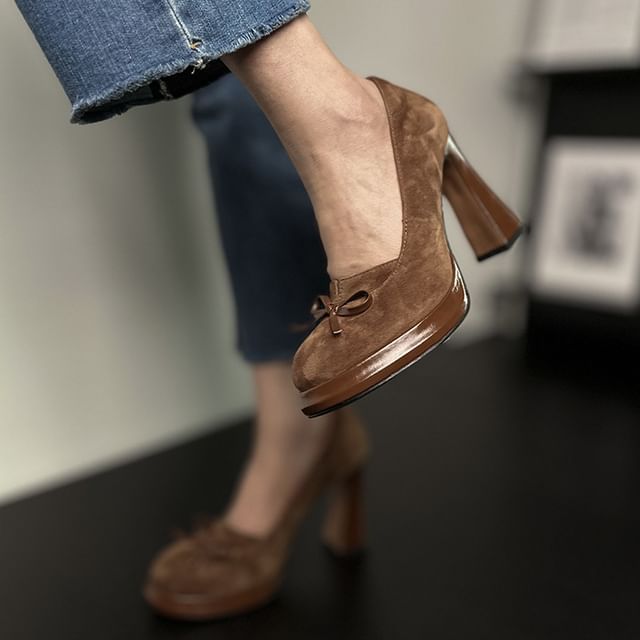 Bow Heel Chunky Pumps