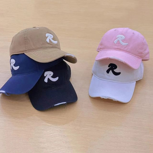 Baseballkappe mit aufgesticktem Schriftzug