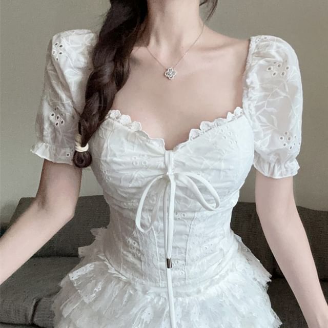 Embroidered Short-Sleeve Square Eyelet Skirt / Lace A-Line Tiered Rise Tie Neck Front High Mini Blouse